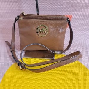 LOWSTRT  EUC Leather Micheal kors Crossbody bag